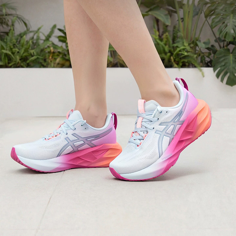 アシックス レディース NOVABLAST 5 ホワイト グ - Table Tennis Shoes Asics のレビューと価格